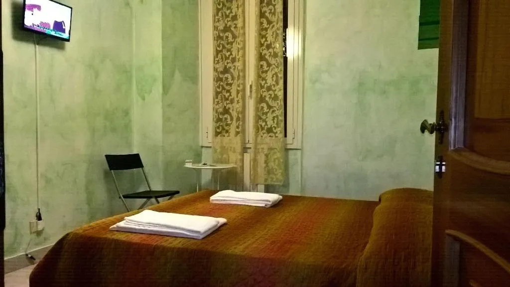 Room, Gigi Holiday Rooms, Naples