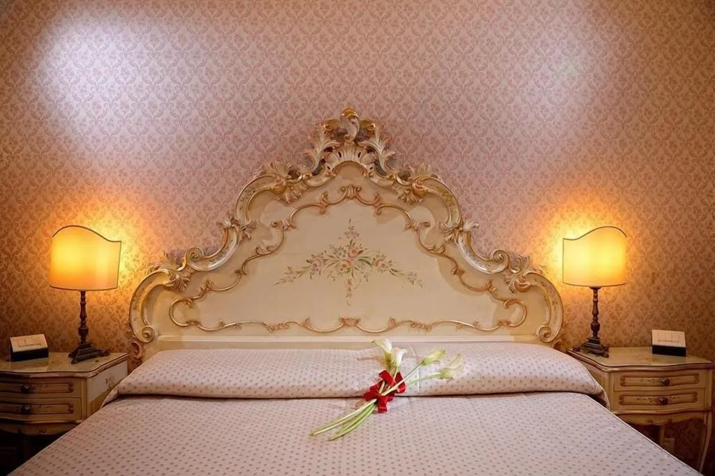 TRIPLE CLASSIC Room, Canaletto, Venice