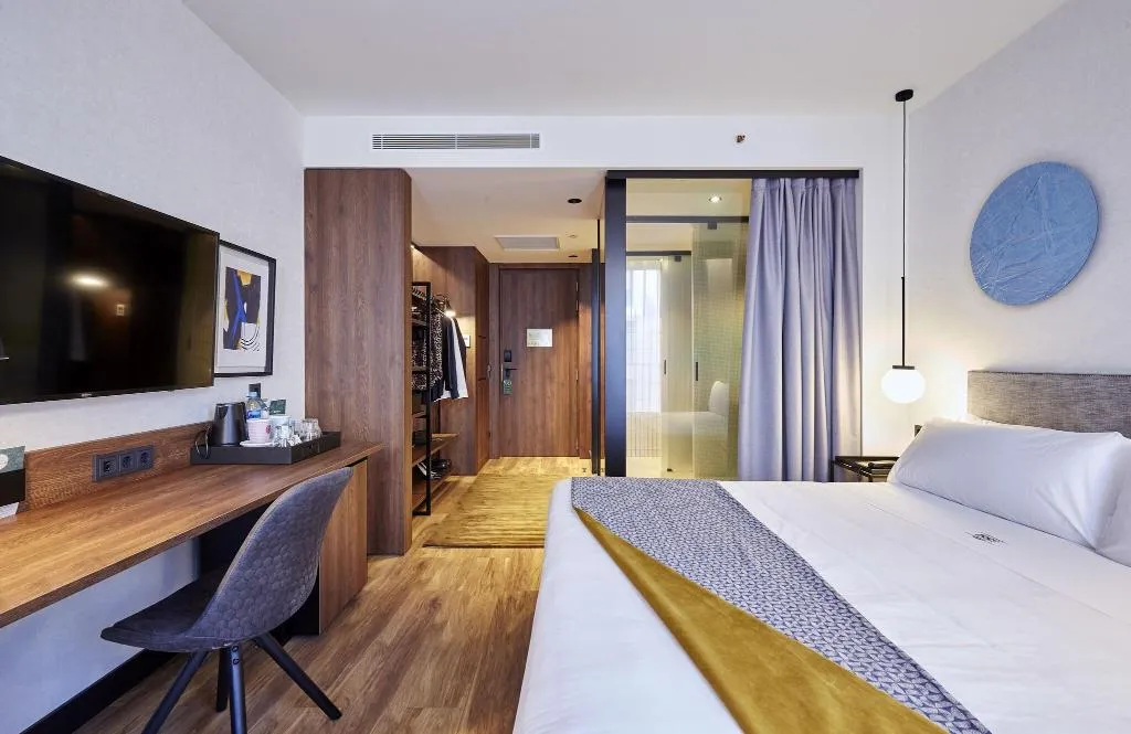 DOUBLE INNER-KING SIZE BED Room, Radisson Blu 1882 Hotel, Barcelona Sagrada Familia, Barcelona