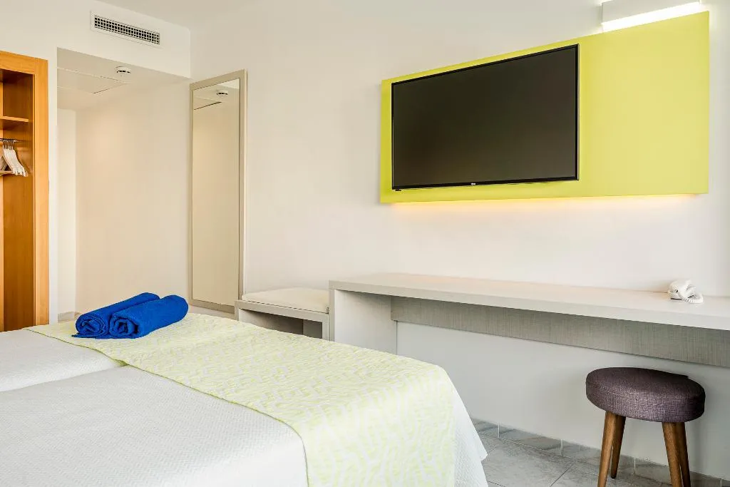 Room, Globales Torrenova Adults Only +16, Majorca