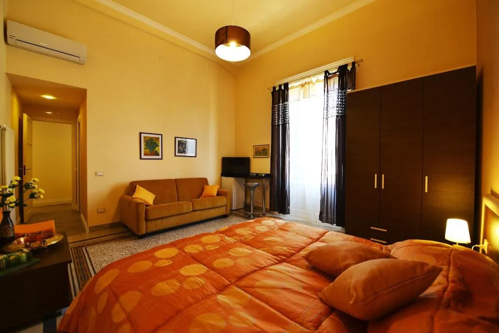 Room, 174 Via Roma, Palermo