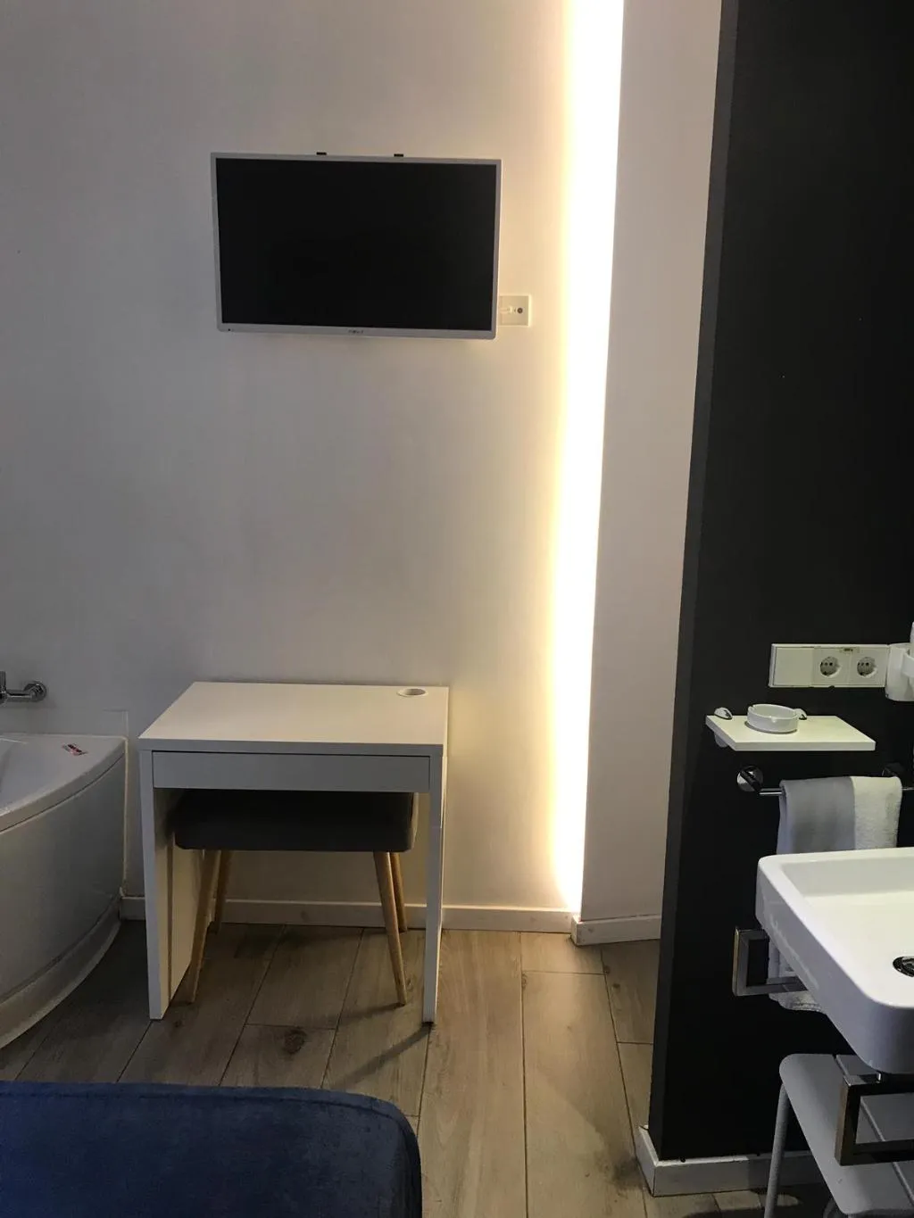 Room, El Siglo, Valencia