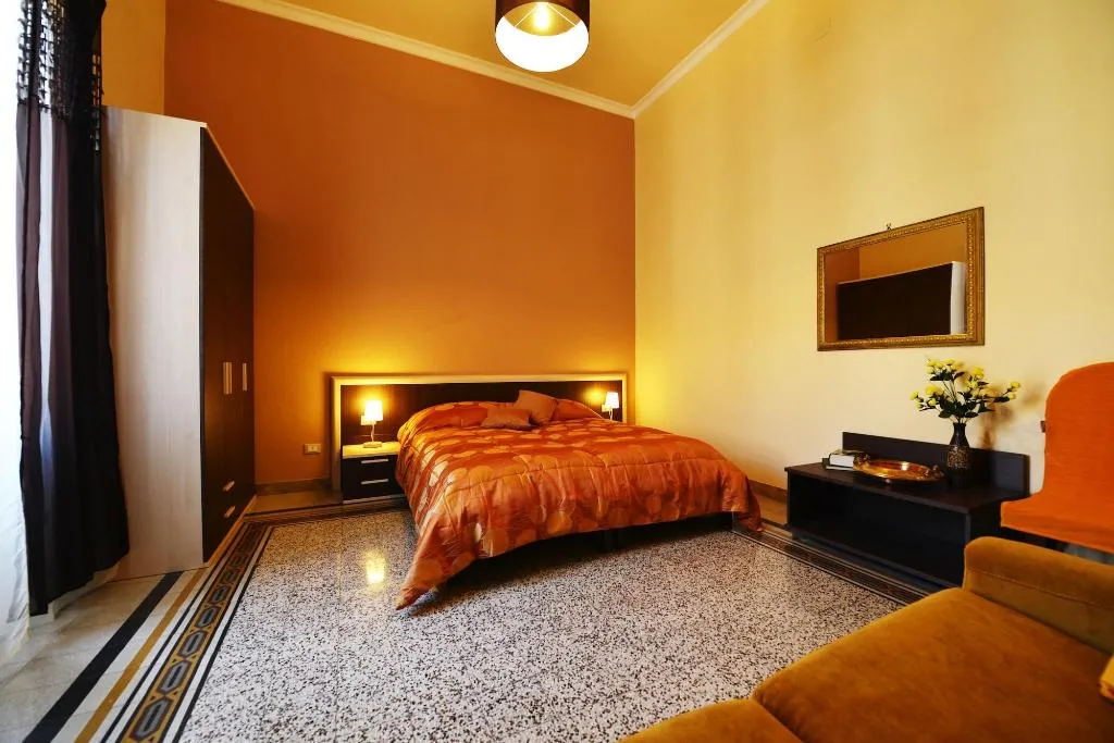 Room, 174 Via Roma, Palermo