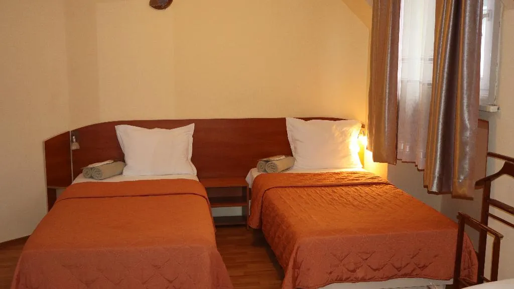 TRIPLE CAPACITY 3 Room, Palitra, Varna