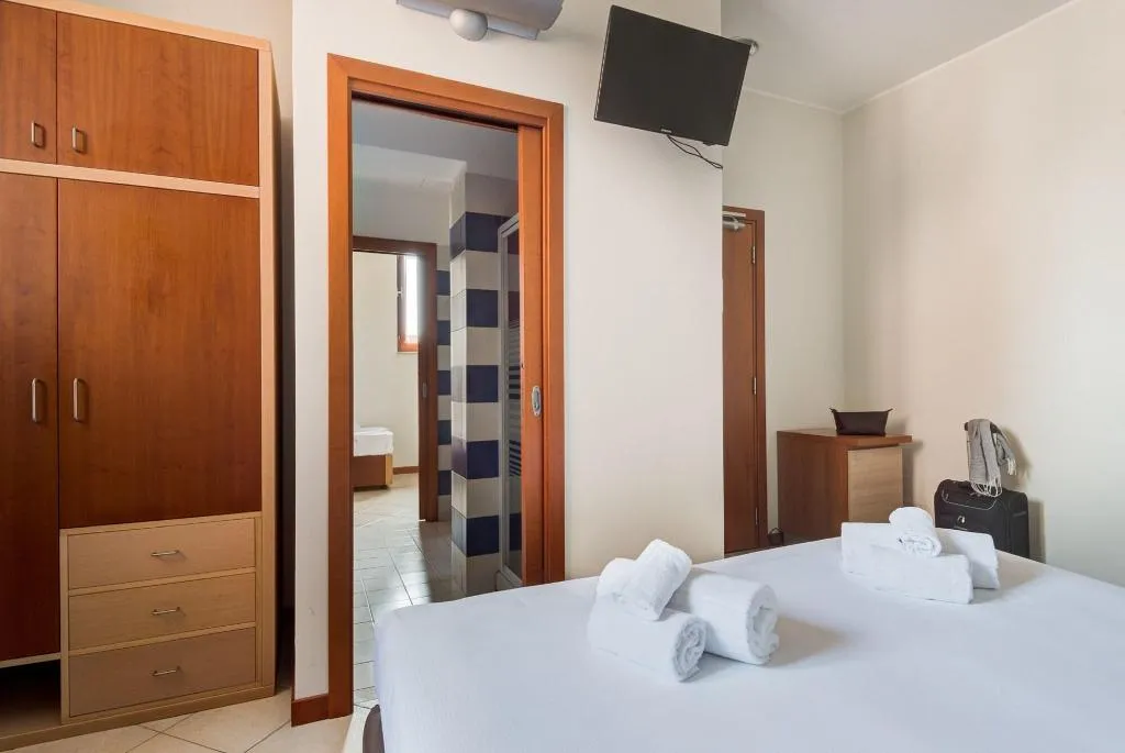 Room, Camplus Guest Catania, Catania