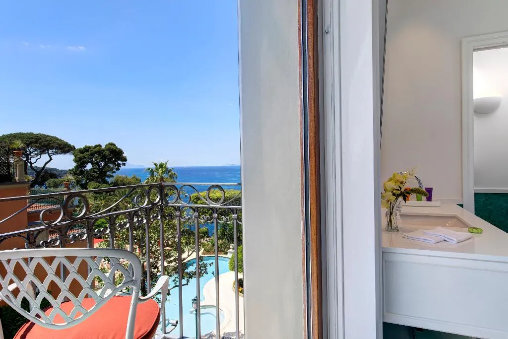 SUITE PARTIAL SEA VIEW Room, Grand Hotel Ambasciatori, Naples