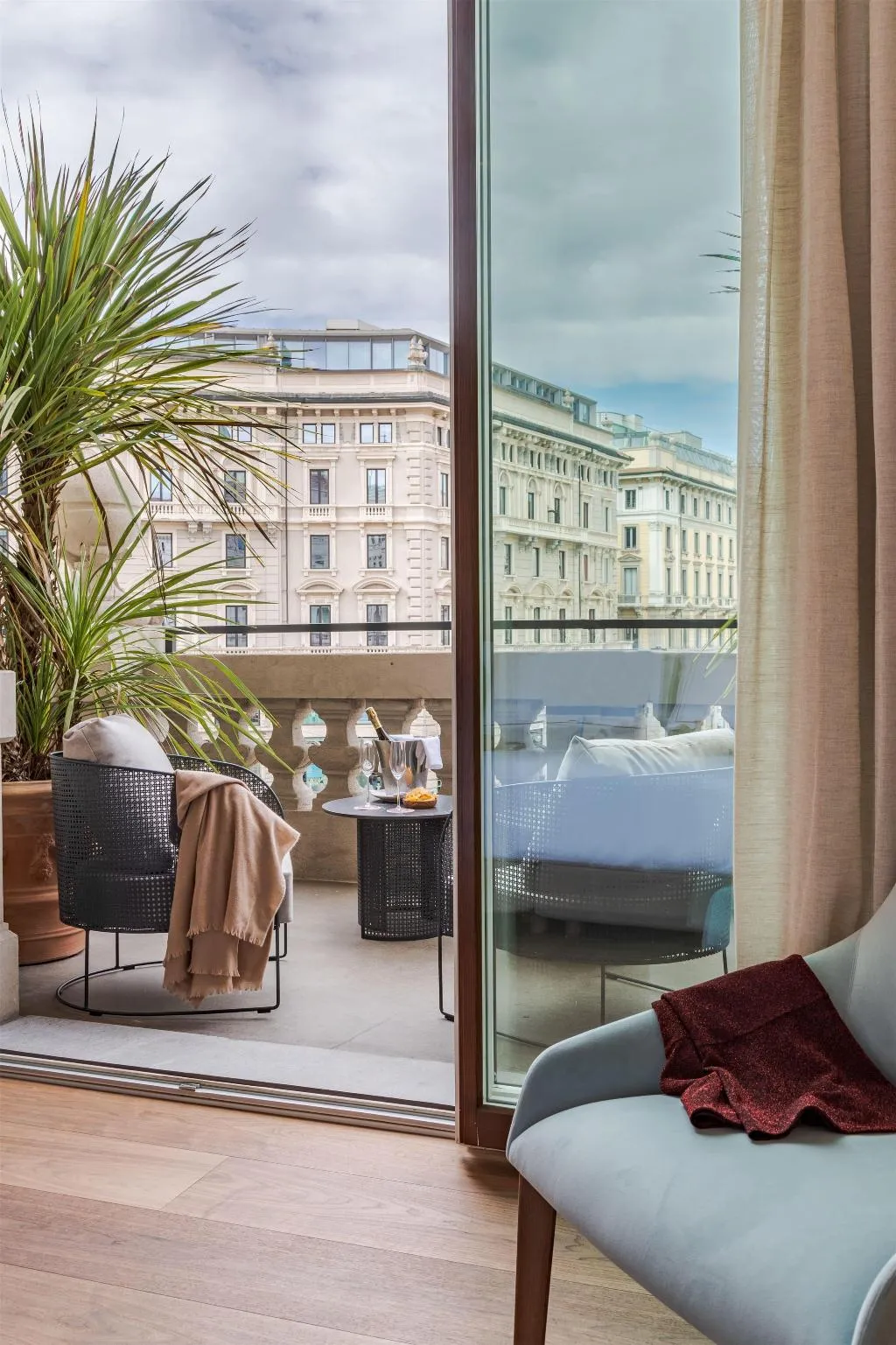 SUITE STANDARD Room, Palazzo Cordusio A Gran Melia Hotel, Naples