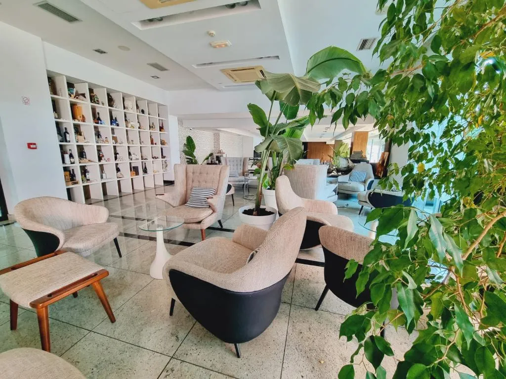 Lobby, Jona Split Rooms, Split