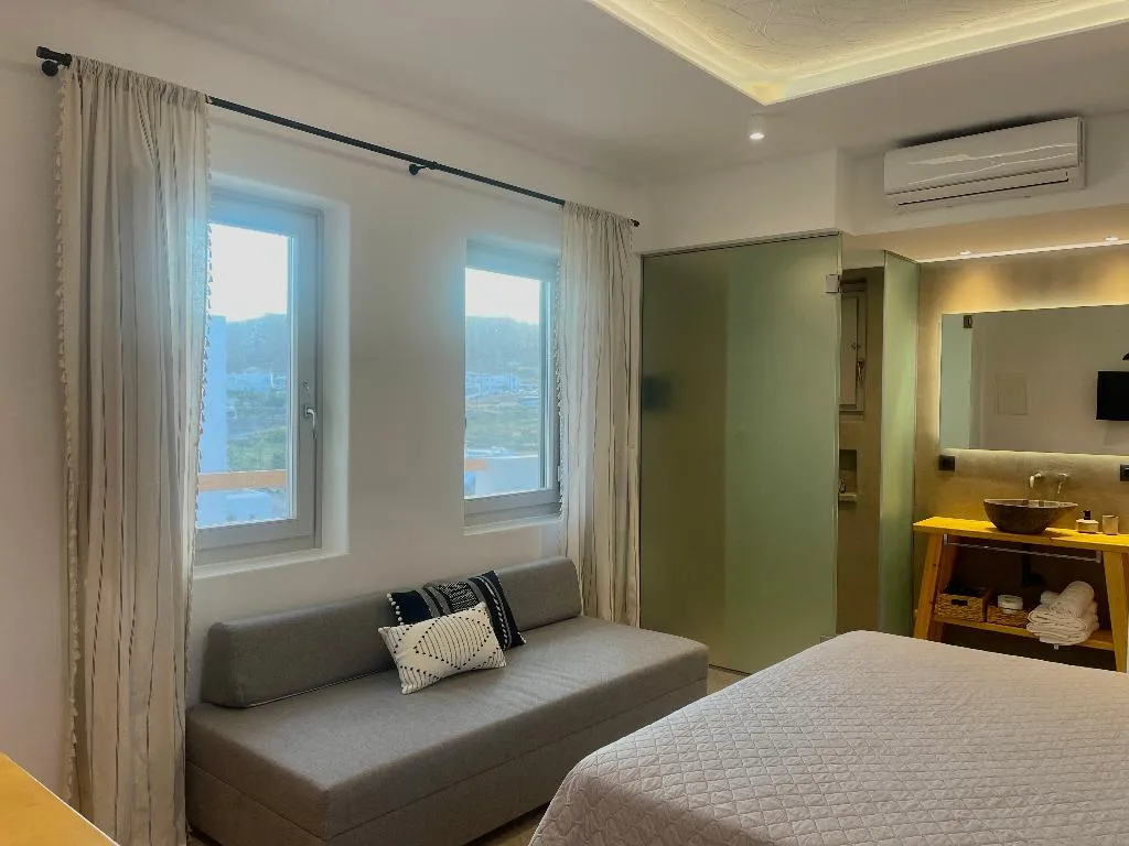 SUITE DELUXE WITH BALCONY Room, Mykonos Dot Suites, Mykonos