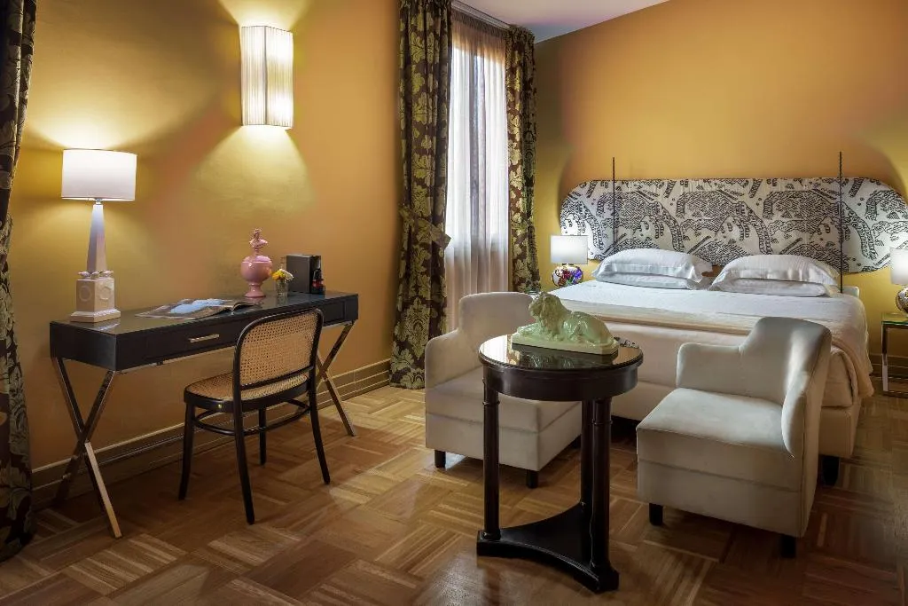 Room, Hotel Number Nine, Florence