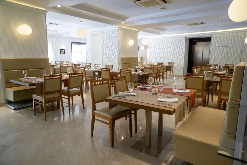 Restaurant, Royal Tulip City Center, Tangier