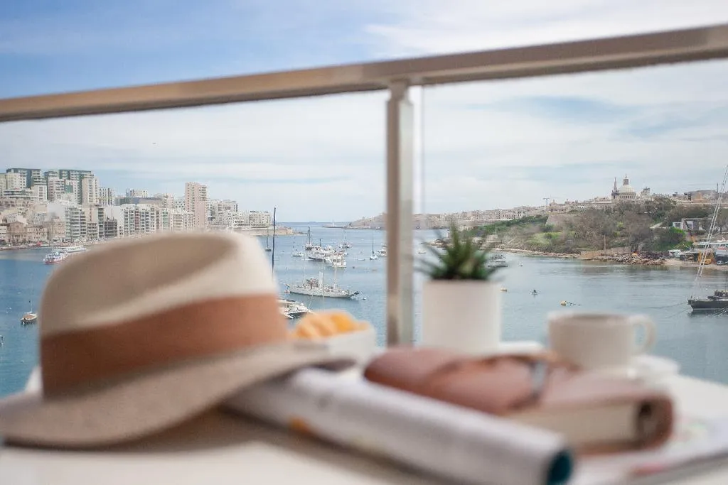 Double or Twin SEA VIEW Room, Hotel 115 The Strand Hotel and Suites, Malta