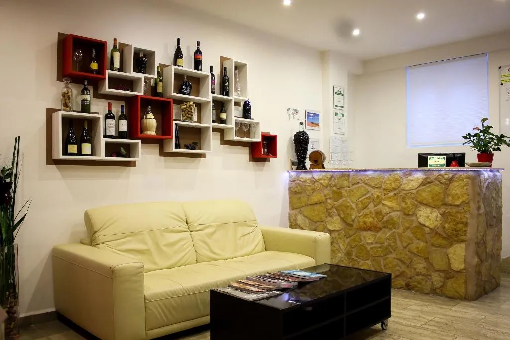 Lobby, RossoVino, Milan