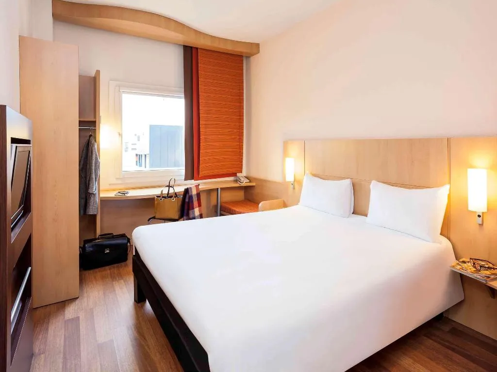 TWIN STANDARD Room, Ibis Madrid Calle Alcala, Madrid