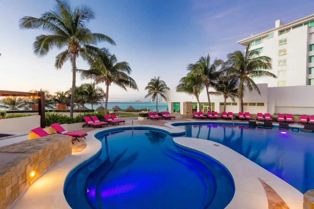 Pool, Krystal Grand Cancun All Inclusive, Cancun Area