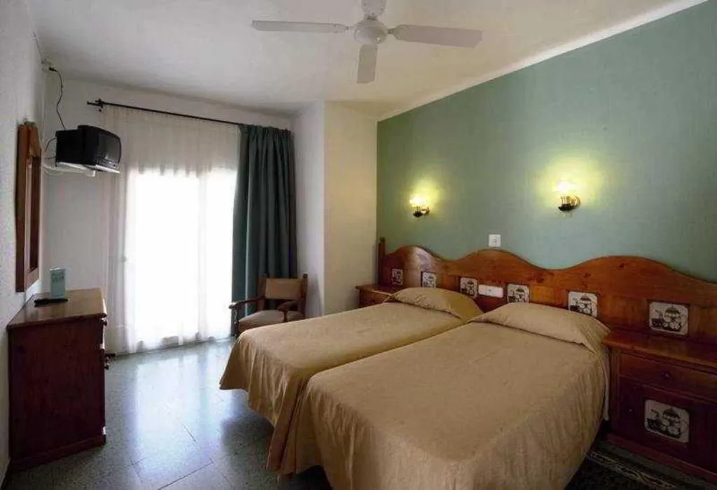 Double or Twin STANDARD Room, Ninays, Costa Brava