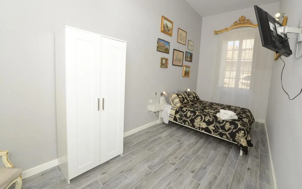 Room, Paulos Valletta, Malta