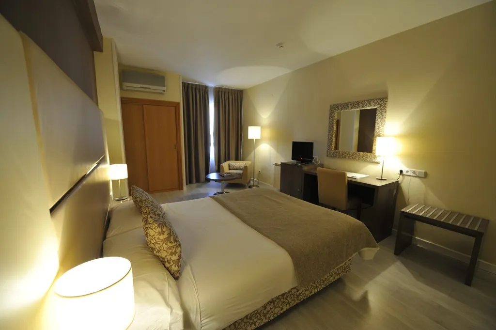 DOUBLE SINGLE USE STANDARD Room, Puerta De Segovia, Madrid