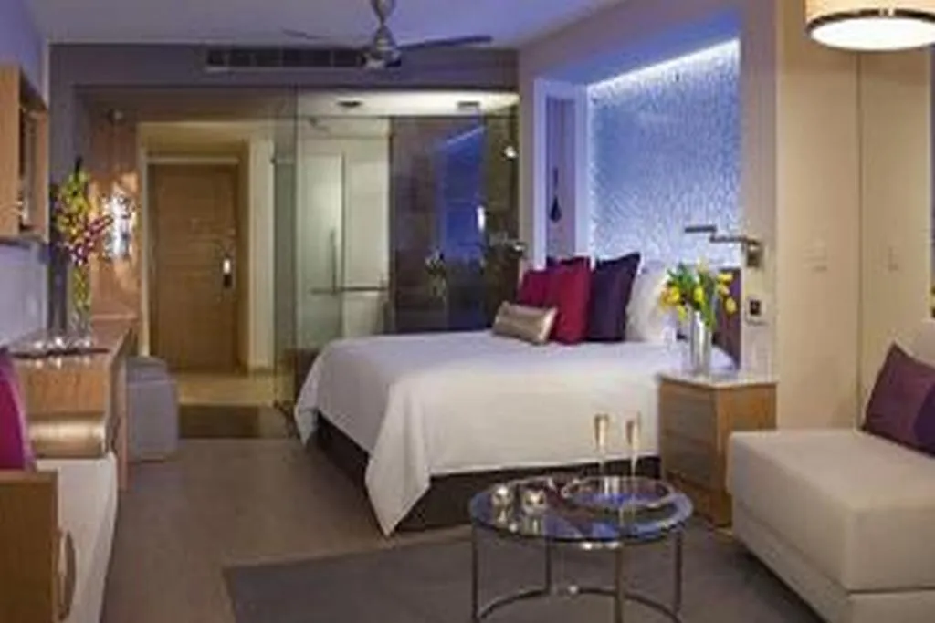 JUNIOR SUITE POOL VIEW TWO DOUBLE BEDS Room, Breathless Riviera Cancun Resort and Spa, Cancun Area