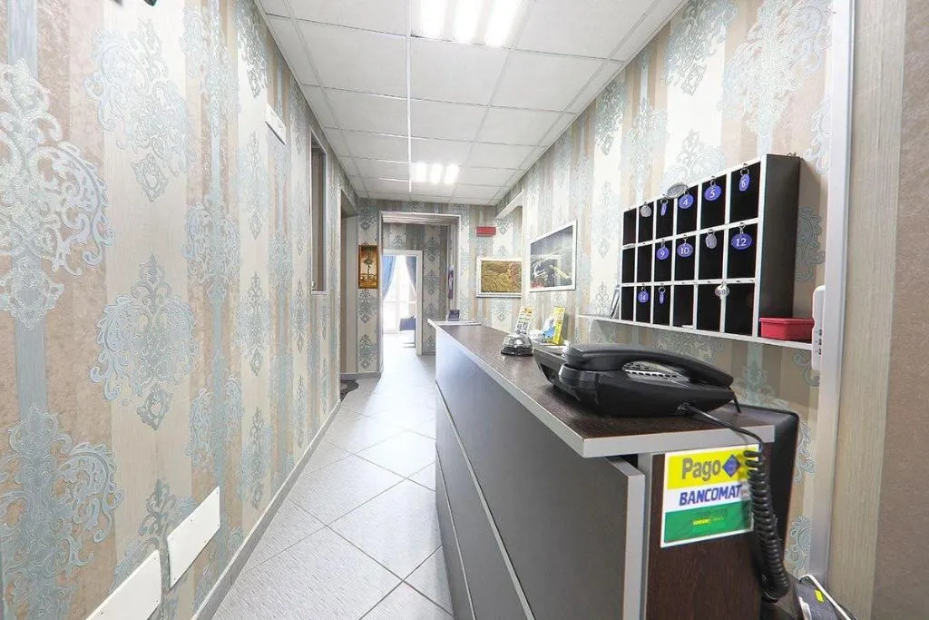 Lobby, New Sayonara, Naples