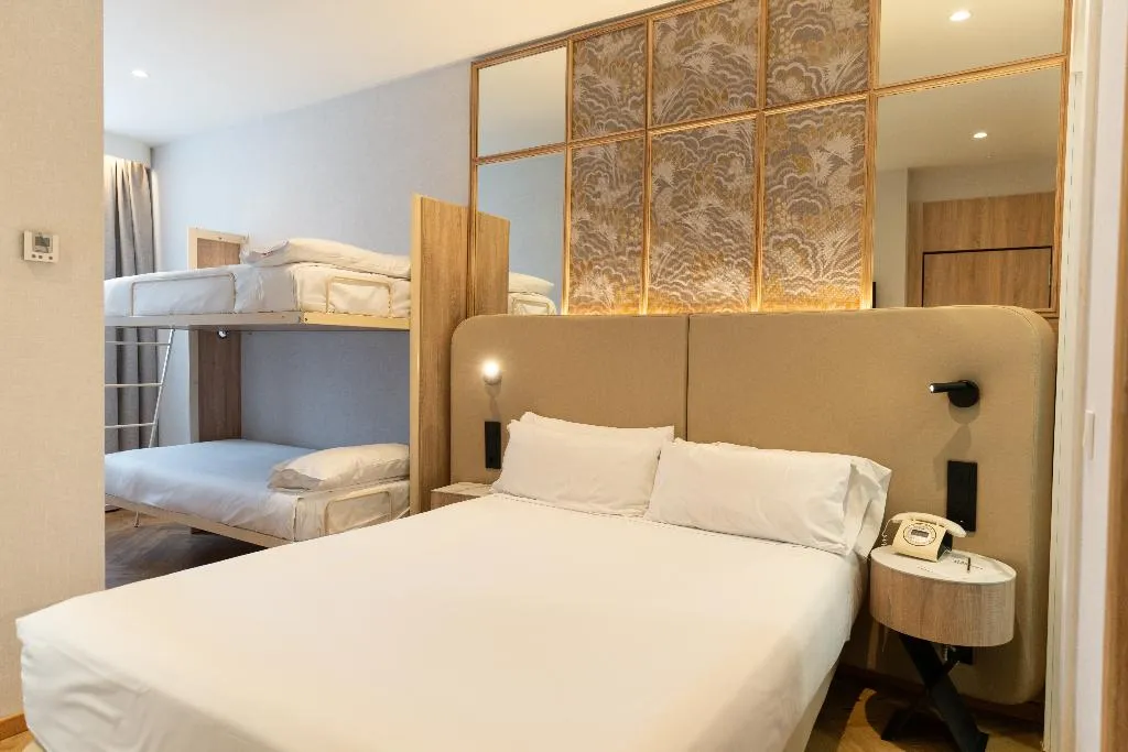 QUADRUPLE STANDARD Room, Petit Palace Chueca, Madrid