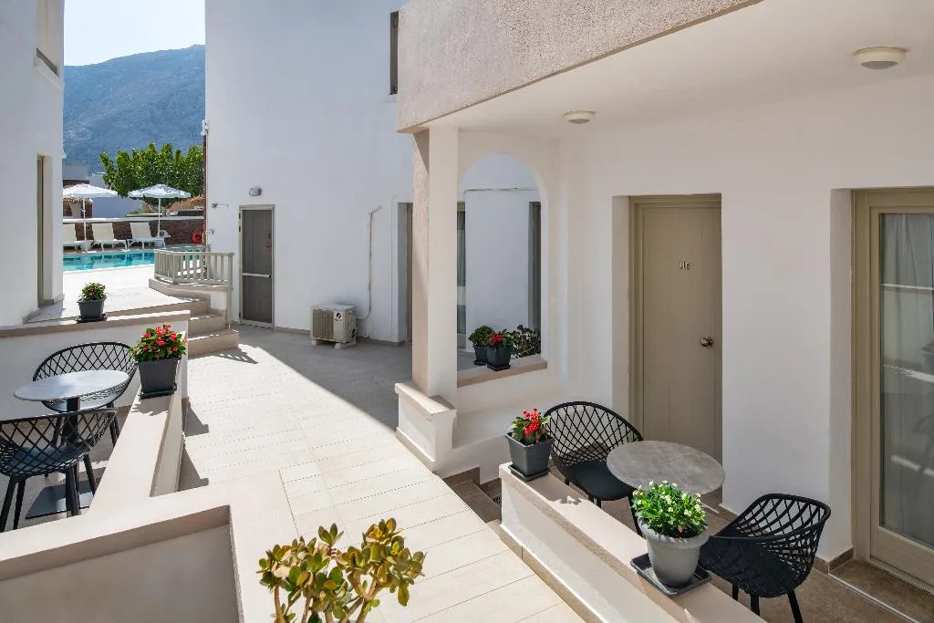 Double or Twin SUPERIOR Room, Fomithea, Santorini