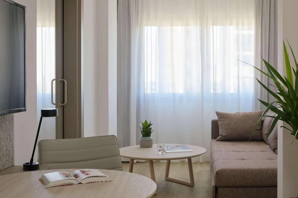 JUNIOR SUITE STANDARD Room, INNSiDE by Meliá Barcelona Apolo, Barcelona