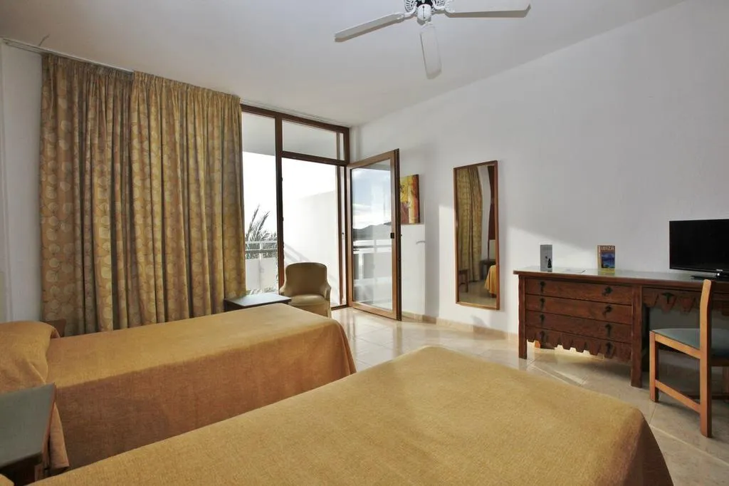 Double or Twin WITH AIR CONDITIONING Room, Arenal, Ibiza