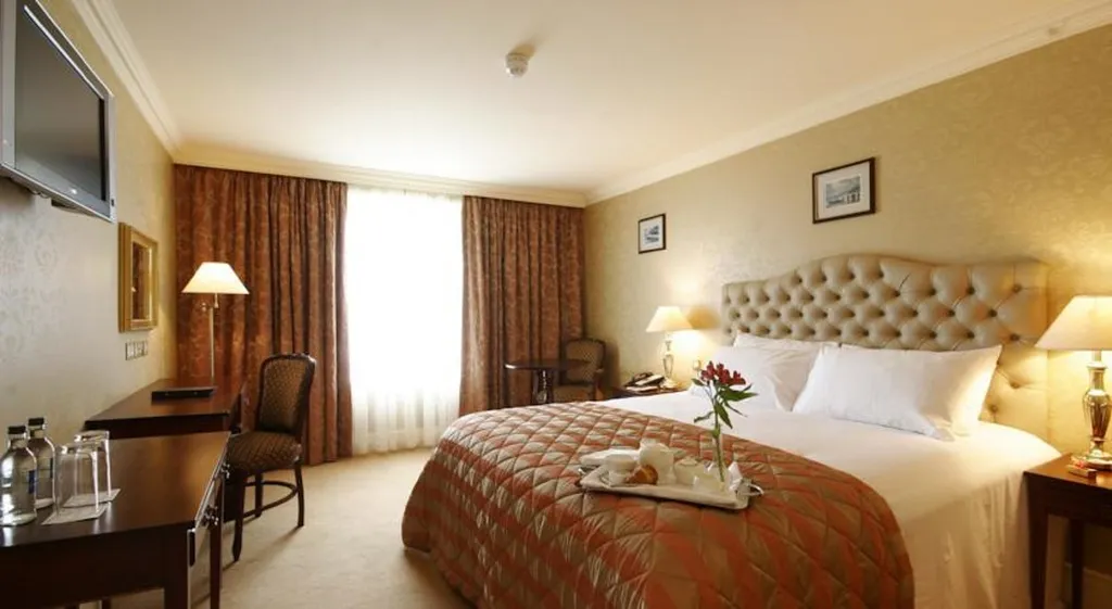 SINGLE STANDARD Room, Finnstown Castle Hotel, Dublin