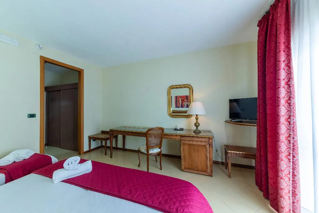 TRIPLE STANDARD Room, Sakura Hotel, Naples