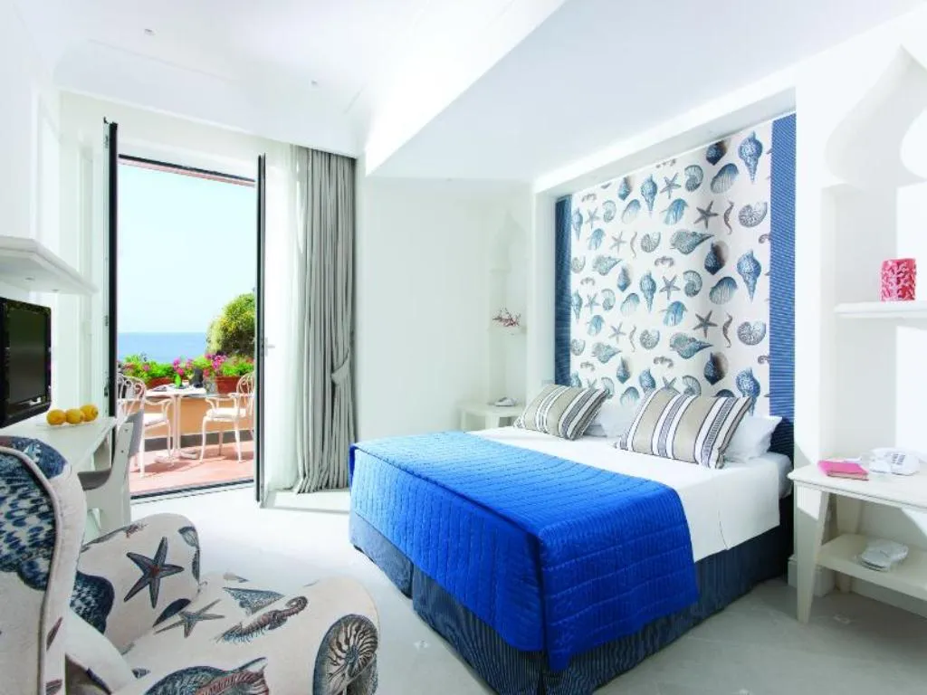 Double or Twin DELUXE SEA VIEW Room, Hotel Corallo Sorrento, Naples