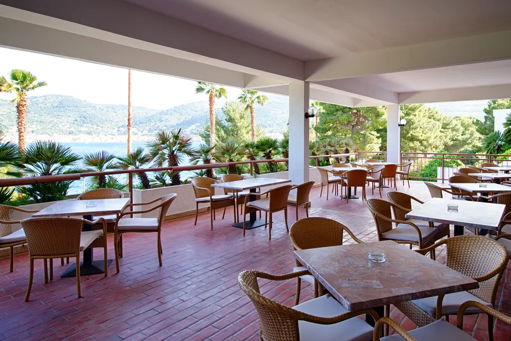 Bar, Issa, Split