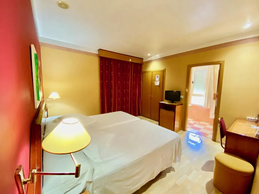 DOUBLE TWO DOUBLE BEDS Room, Torrepalma, Andalucia