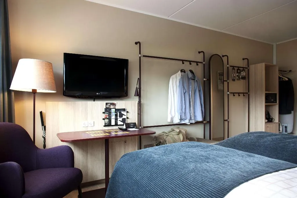 DOUBLE SINGLE USE SUPERIOR QUEEN BED Room, Scandic Hvidovre, Copenhagen