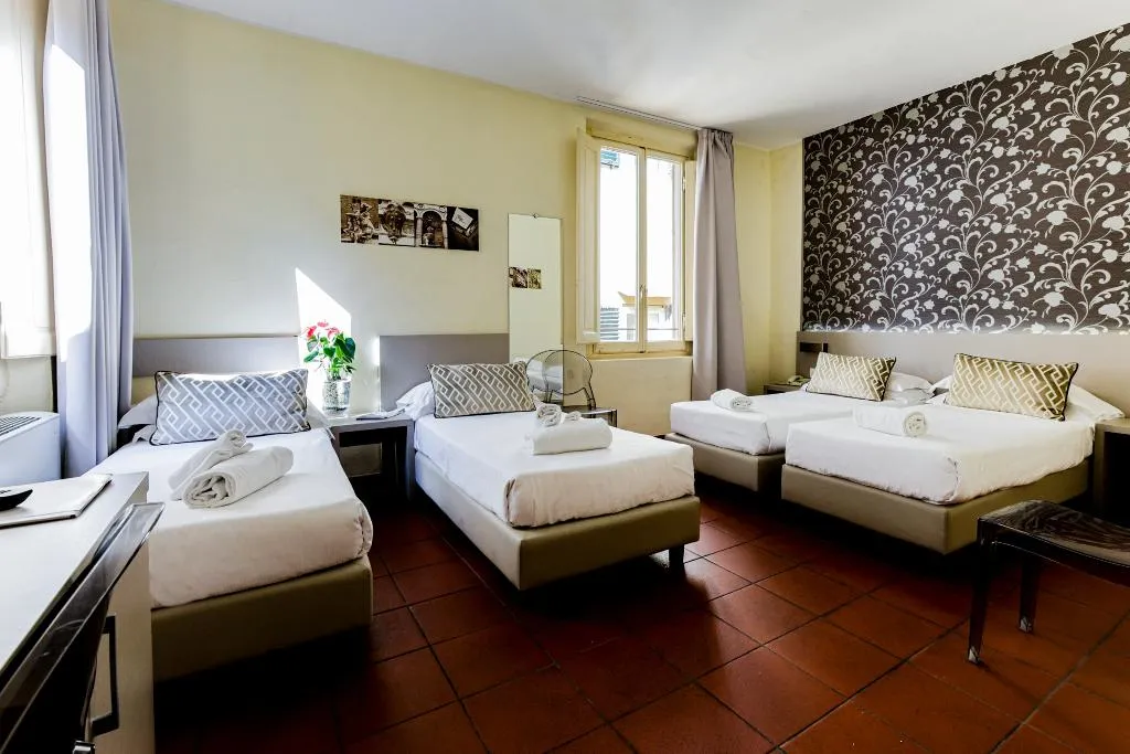 QUADRUPLE SUPERIOR Room, Albergo Firenze, Florence