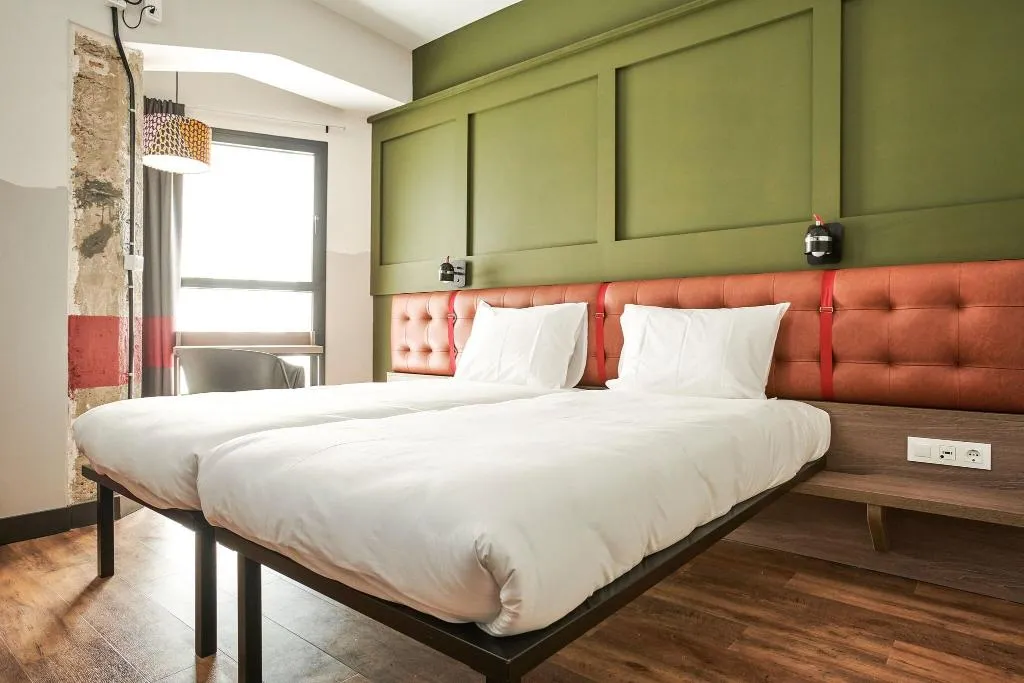TWIN DELUXE TWO BEDS Room, Generator Madrid, Madrid