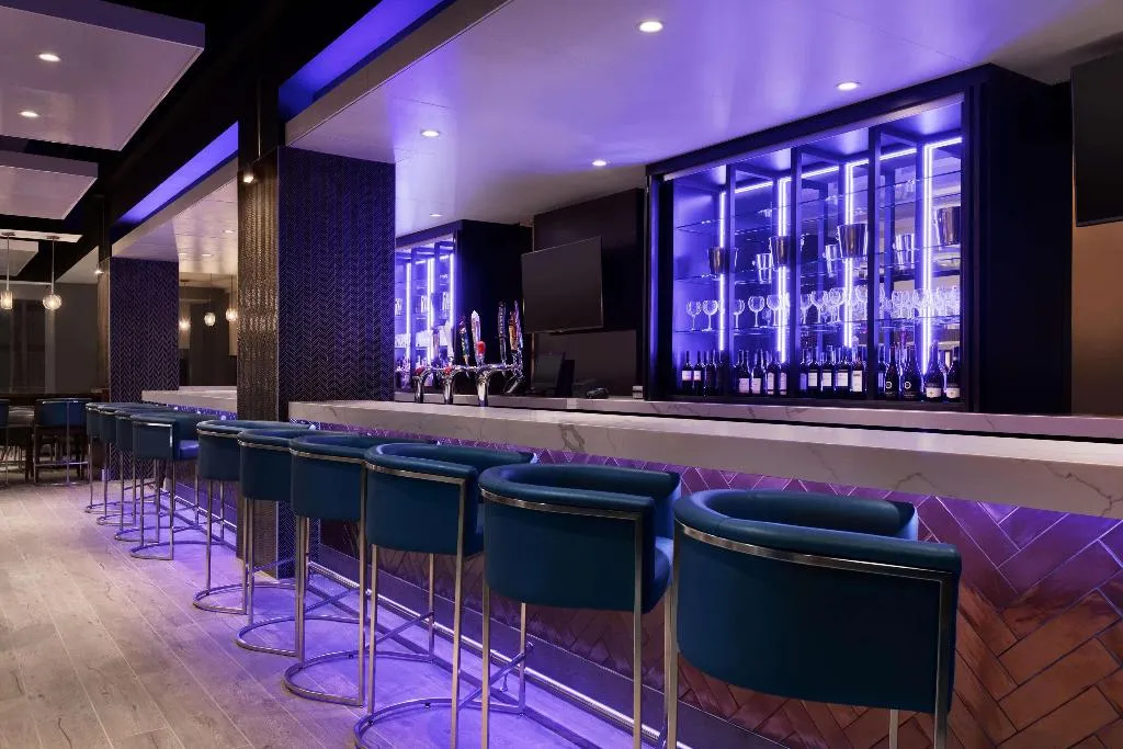 Bar, Embassy Suites by Hilton Toronto Airport, Toronto, Ontario
