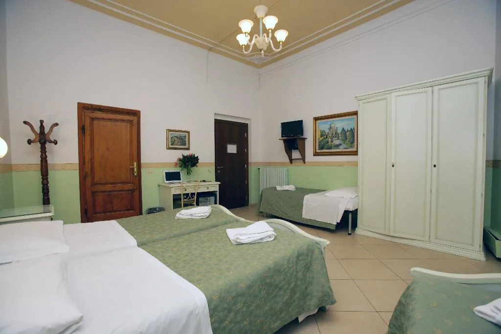 FAMILY ROOM CLASSIC Room, Desiree, Florence