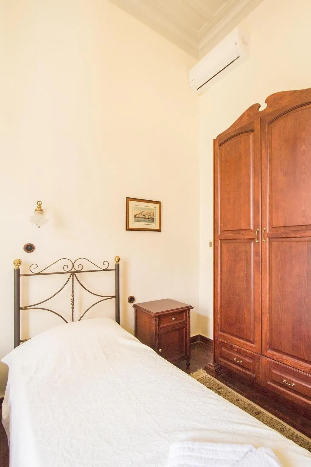 Room, Vilelmine, Crete