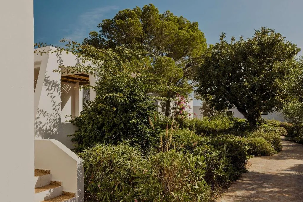 Room, Minos Beach Art Hotel, a Member of Design Hotels, Crete