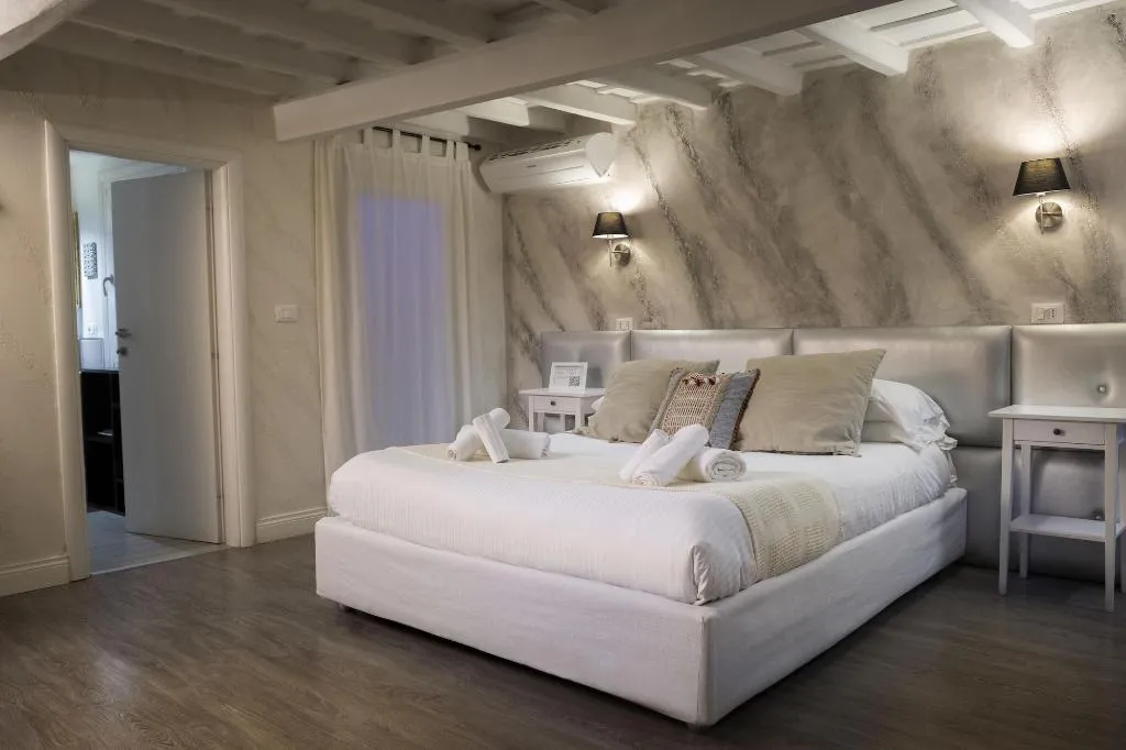 Room, Delsi Suites Pantheon, Rome