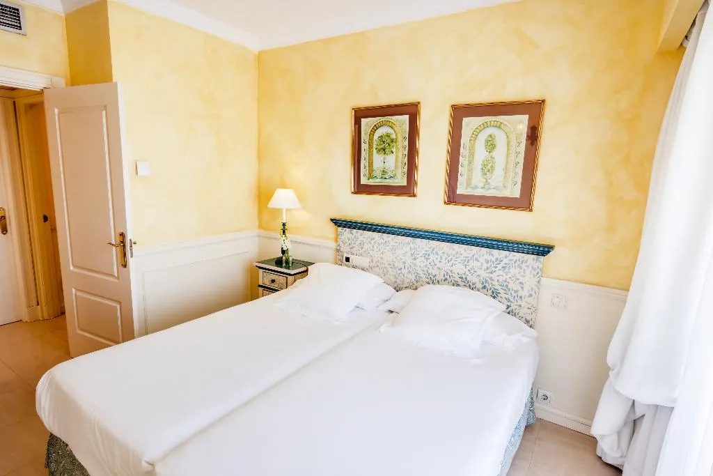 APARTMENT THREE BEDROOMS Room, Guadalpin Suites, Costa Del Sol