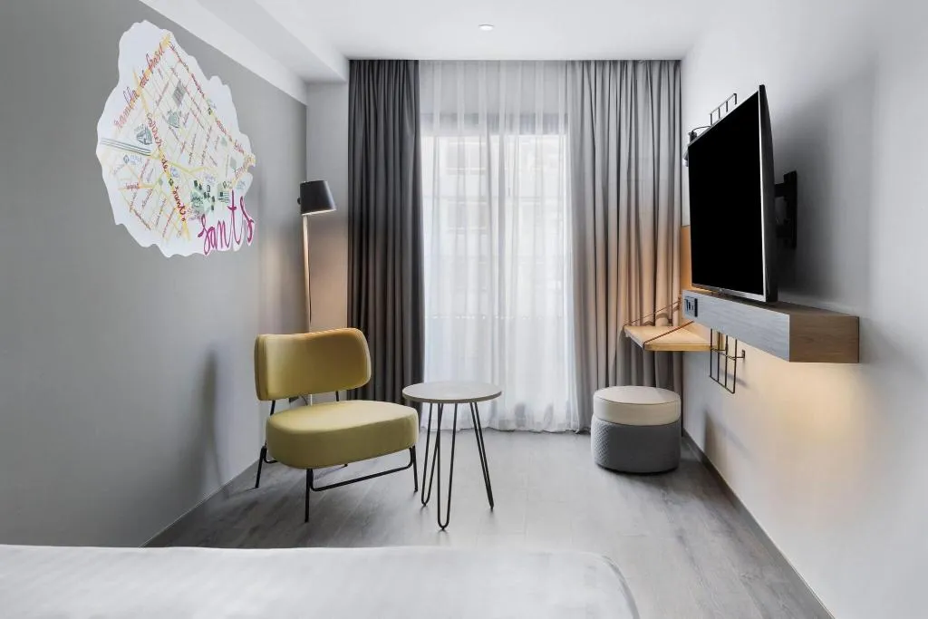 DOUBLE QUEEN SIZE BED Room, Moxy Barcelona, Barcelona