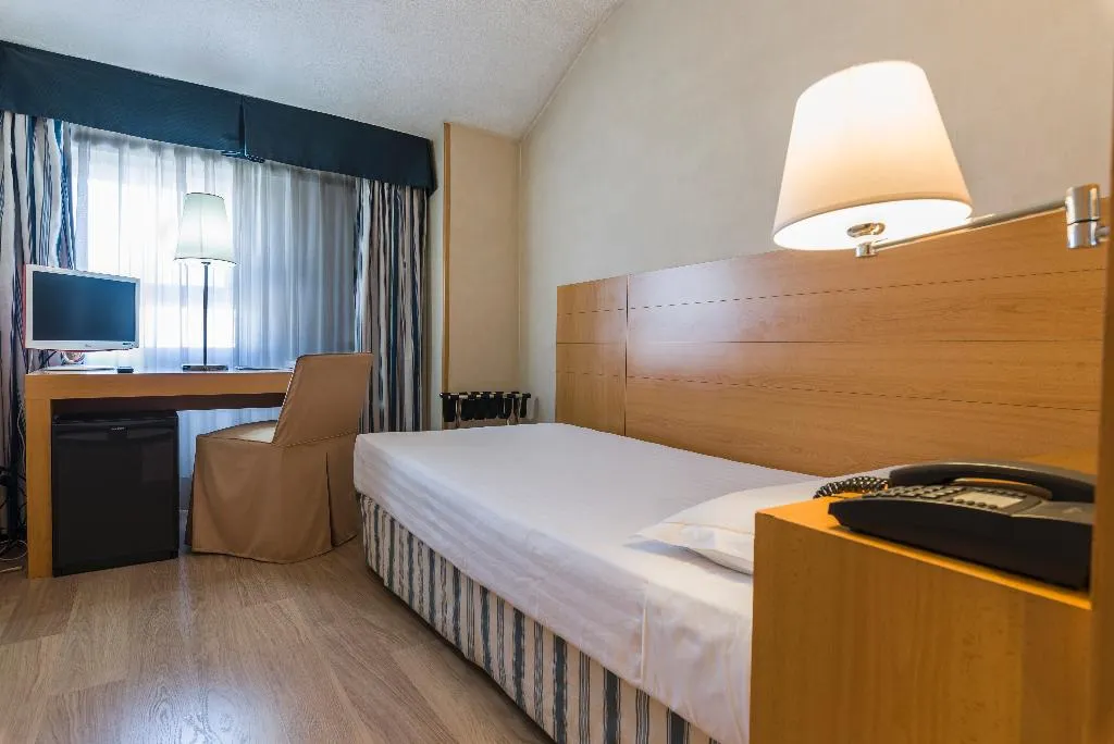 SINGLE STANDARD Room, Infanta Mercedes, Madrid