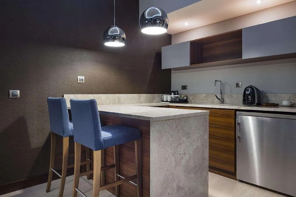 SUITE SEA VIEW KING BED Room, Hilton Garden Inn Izmir Bayrakli, Izmir