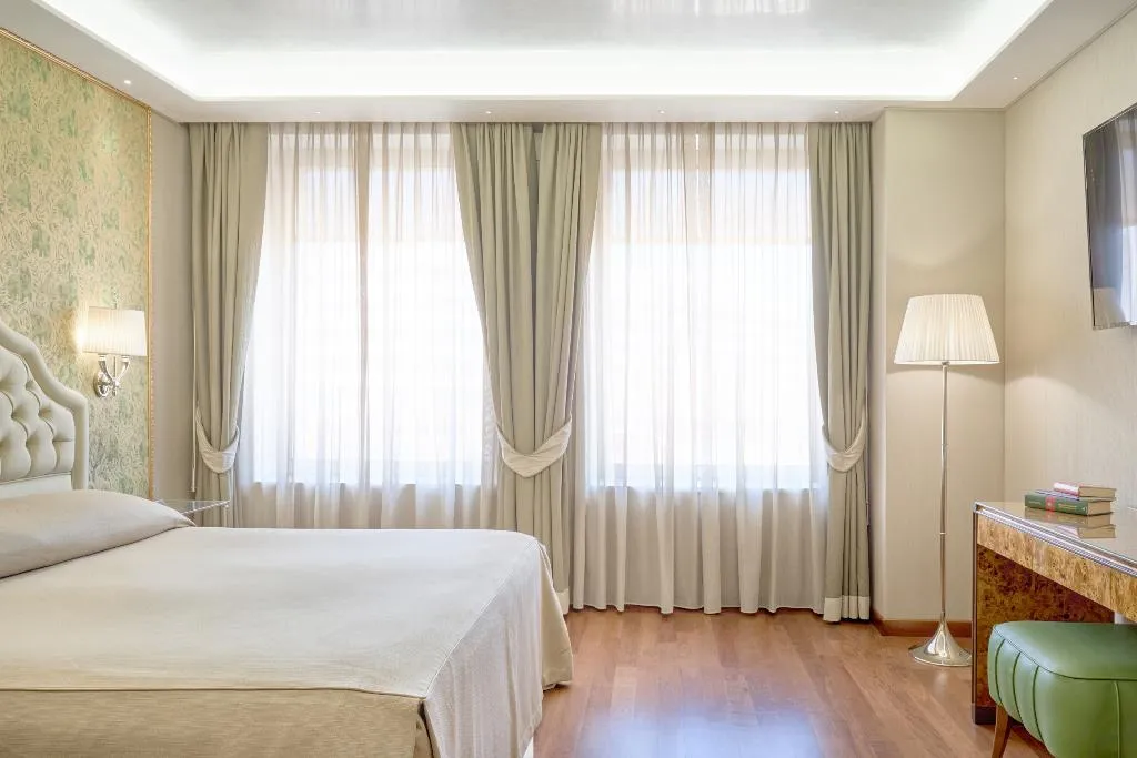 Double or Twin DELUXE CITY VIEW KING BED Room, Santa Chiara, Venice