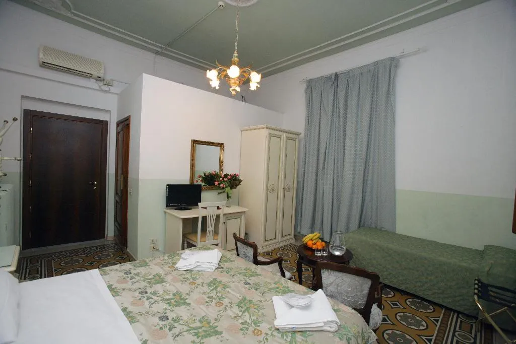 Double or Twin CLASSIC Room, Desiree, Florence
