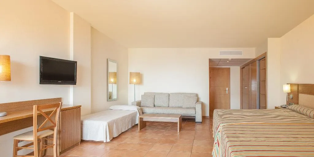 FAMILY ROOM SEA VIEW Room, RH Casablanca Suites, Valencia