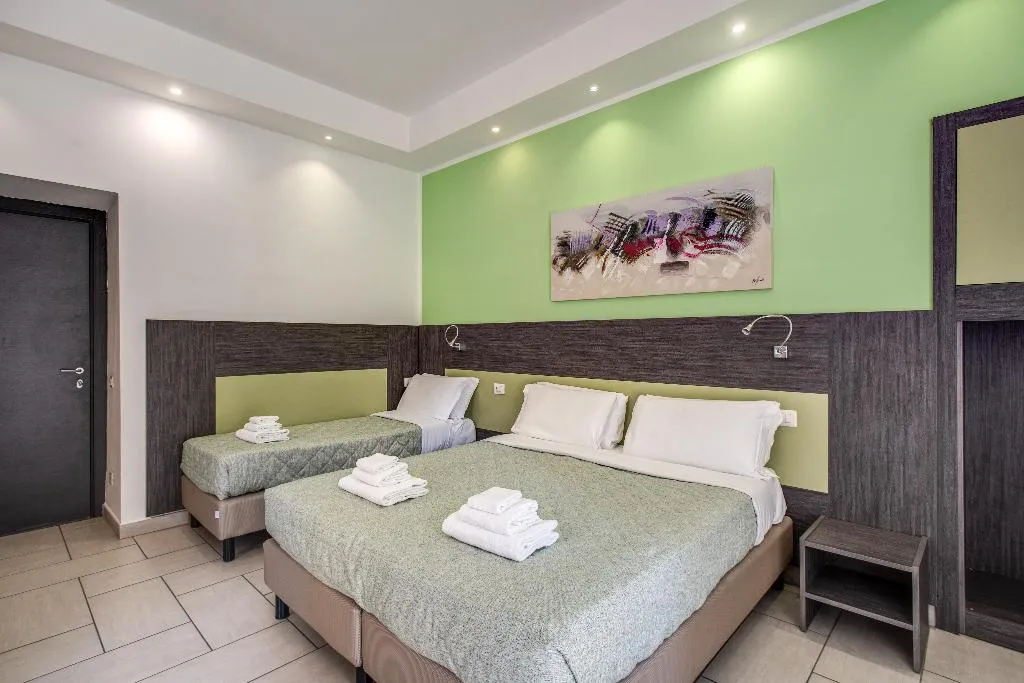 FAMILY ROOM STANDARD Room, Napoli Suite, Naples