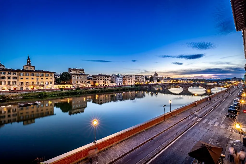 JUNIOR SUITE RIVER VIEW Room, Palazzo Alfieri, Florence